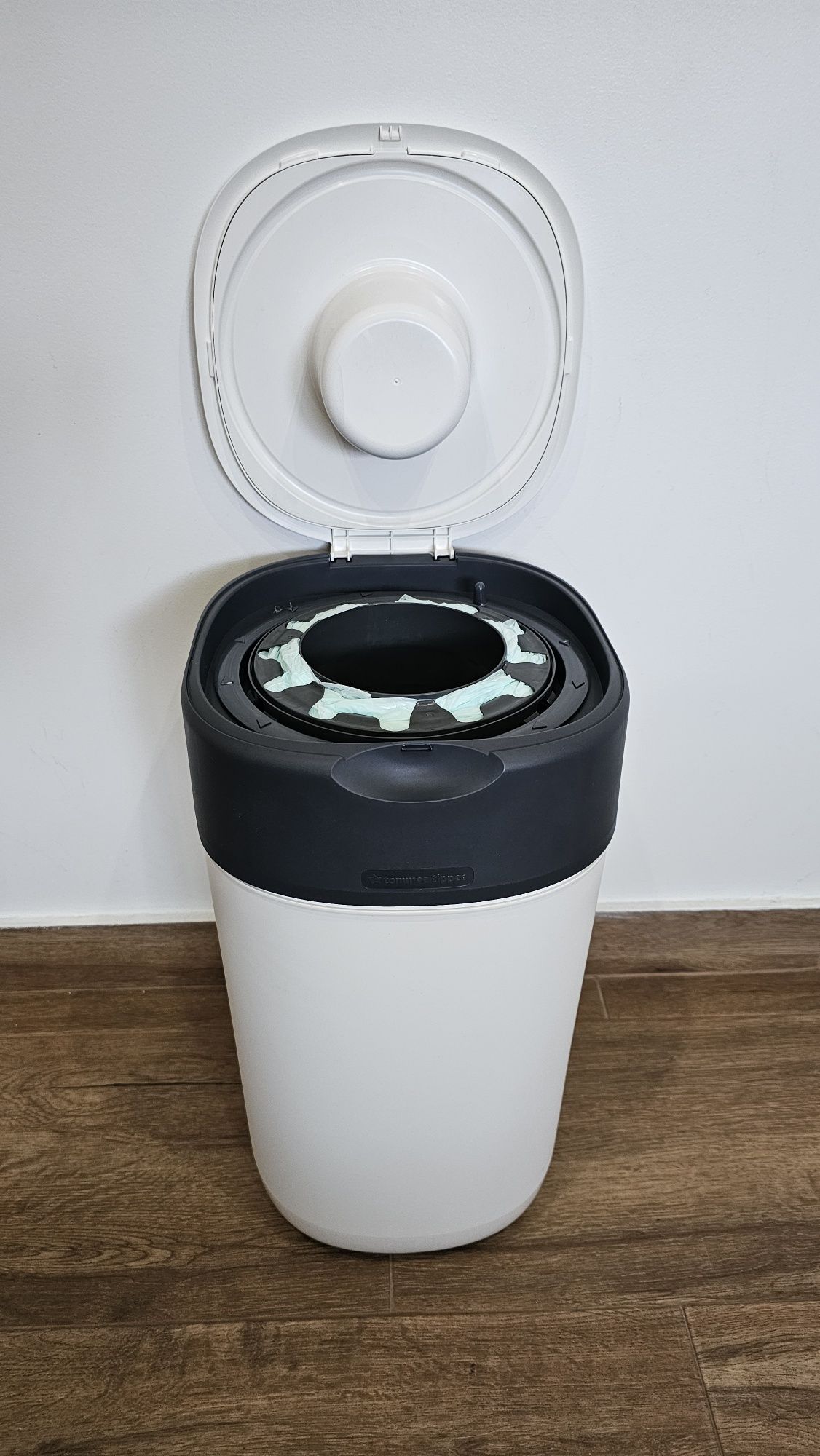 Caixote de Fraldas Tommee Tippee Twist & Click White Novo