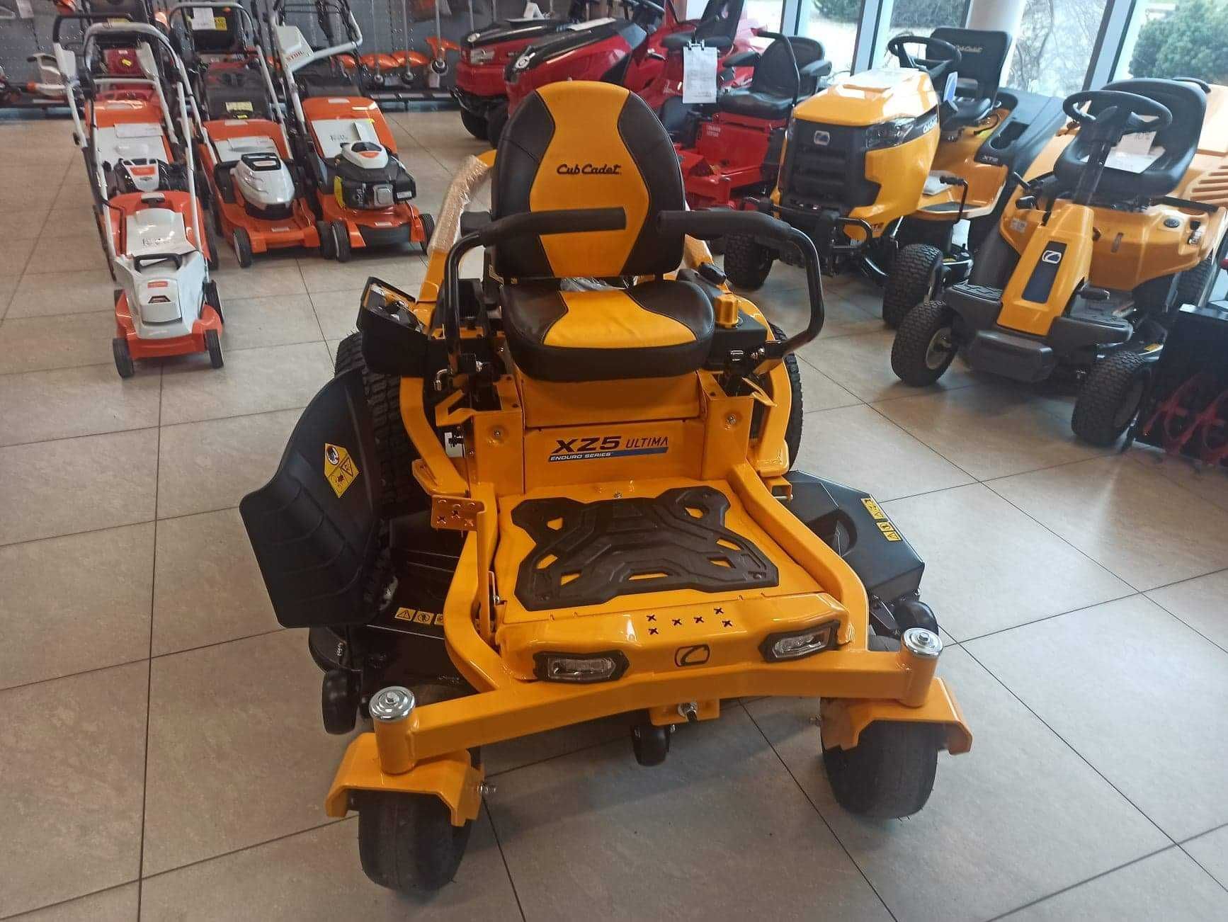 Traktor ogrodowy Cub Cadet Zero-Turn ULTIMA XZ5 L137 KAWASAKI 726