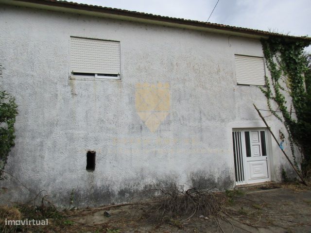 Quintinha para venda com moradia para restauro - Gandra