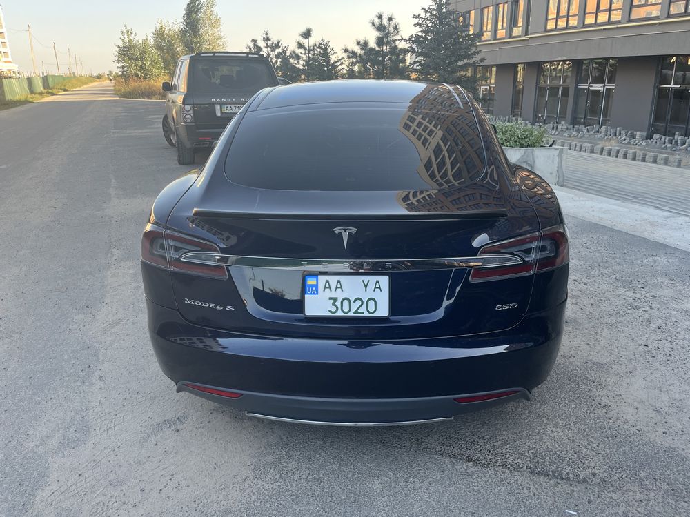 Tesla model s/85D