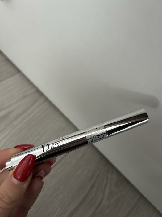 Christian dior korektor pióro rozswietlajacy