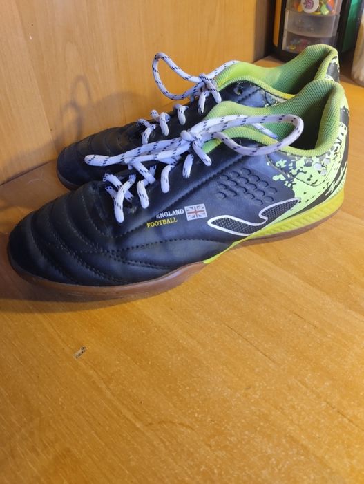 Футзалки,бутси,кросівки