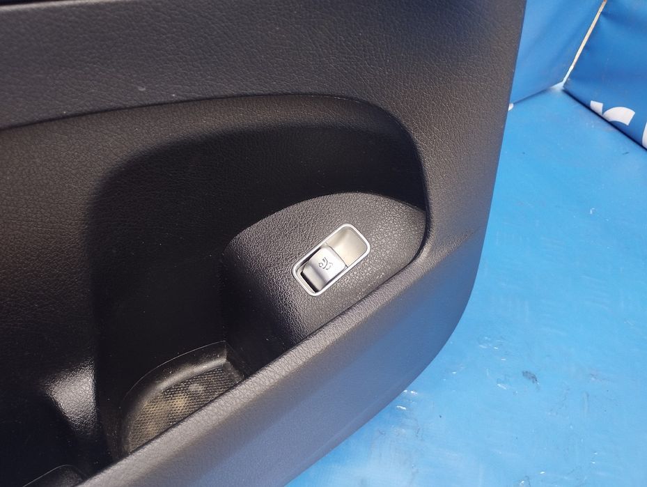 Обшивка дверей Mercedes GLE 167 Карта двери левая Мерседес ГЛЕ