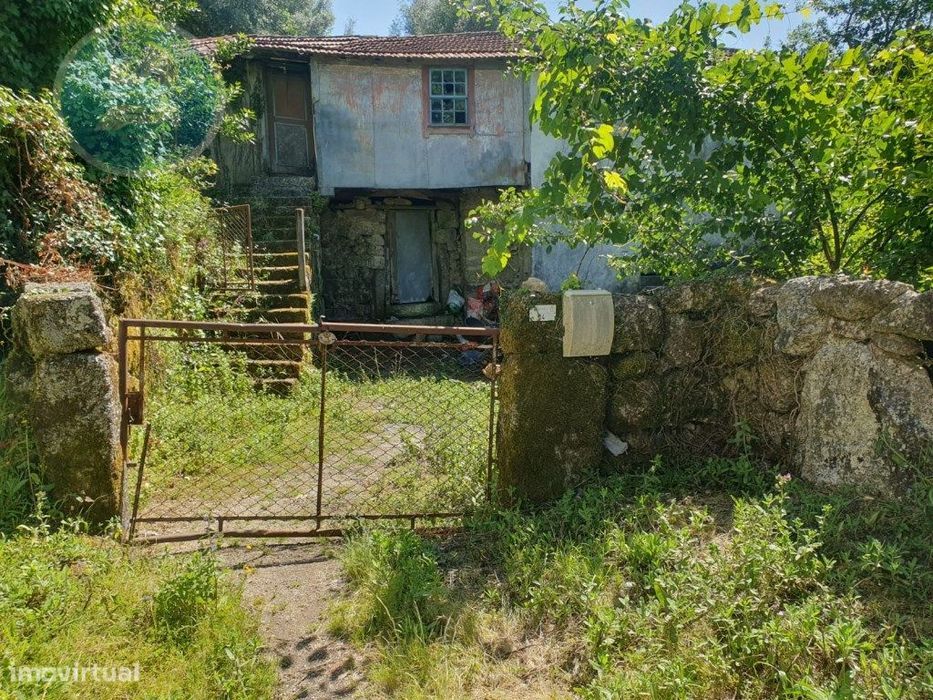 Quinta à venda para restauro em Arroteia freguesia de Rossas