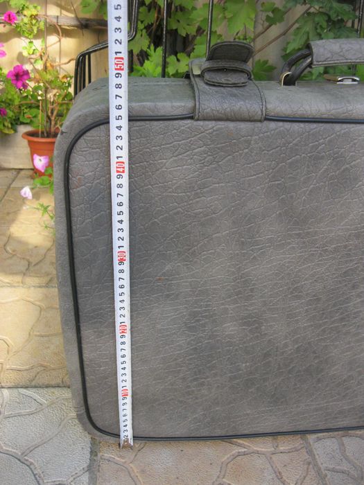 Продам чемодан на колесах