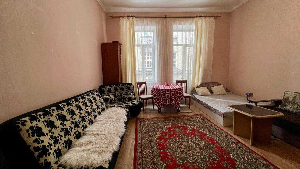 Оренда 2-кімнатної квартири на вул. Банківська — Центр міста