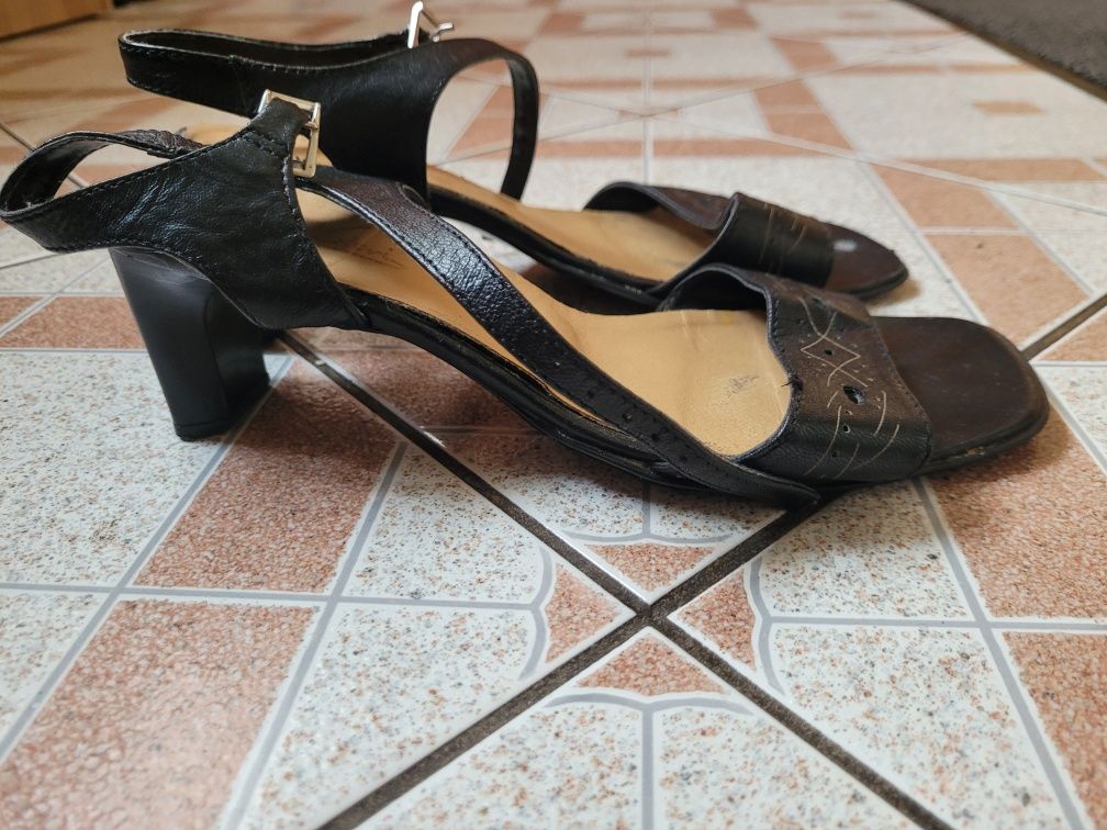 Czarne skórzane sandały rozmiar 39
