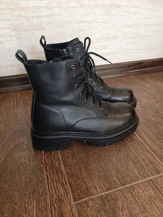 Черевики жіночі Vitto Rossi 39 р.