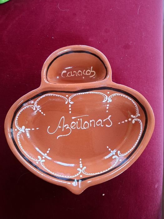 Azeitoneira típica . Artesanato Português.  Vintage. Nova