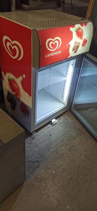 Морозильна вітрина