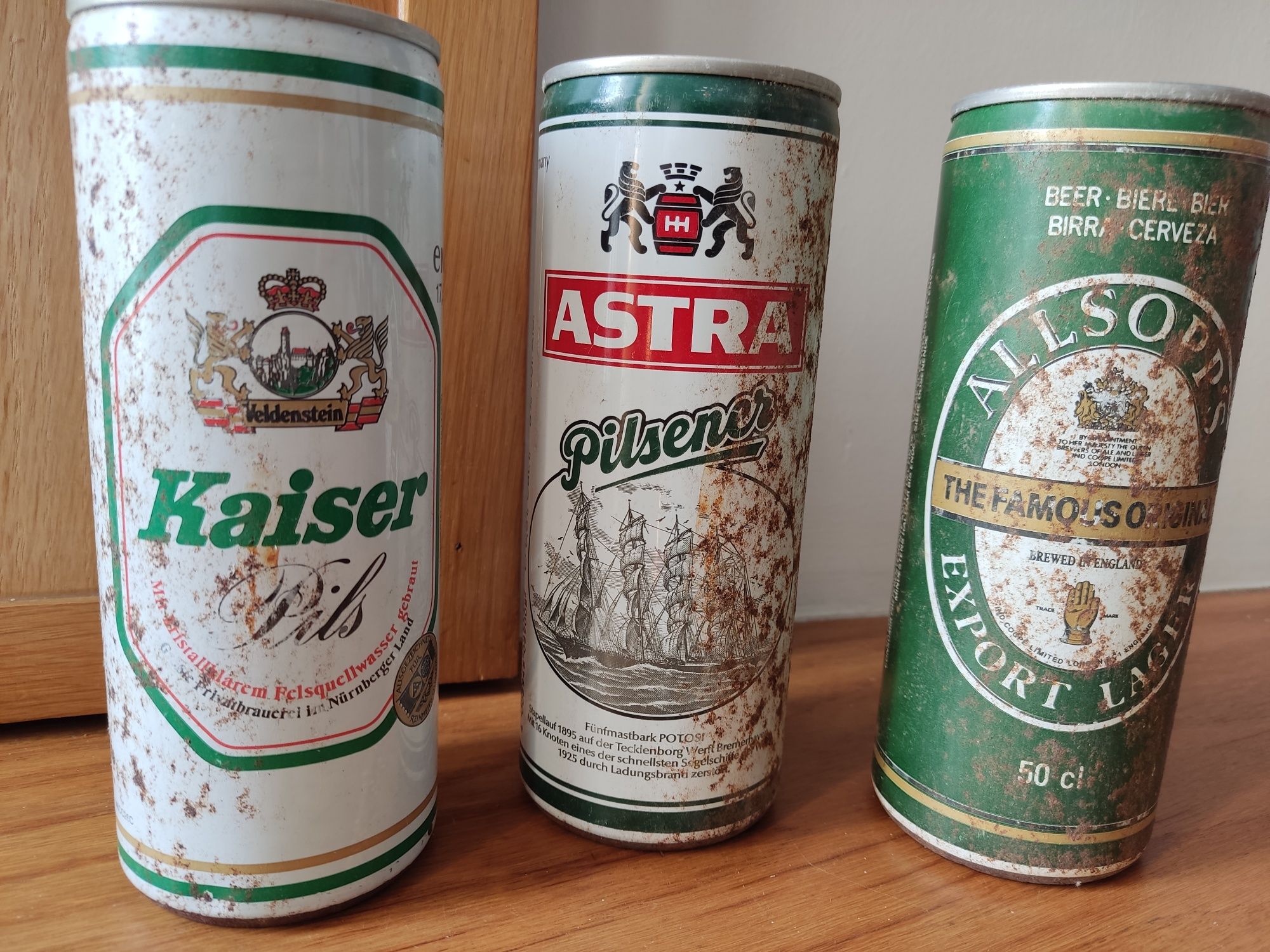 Latas de cerveja antigas de 50 cl