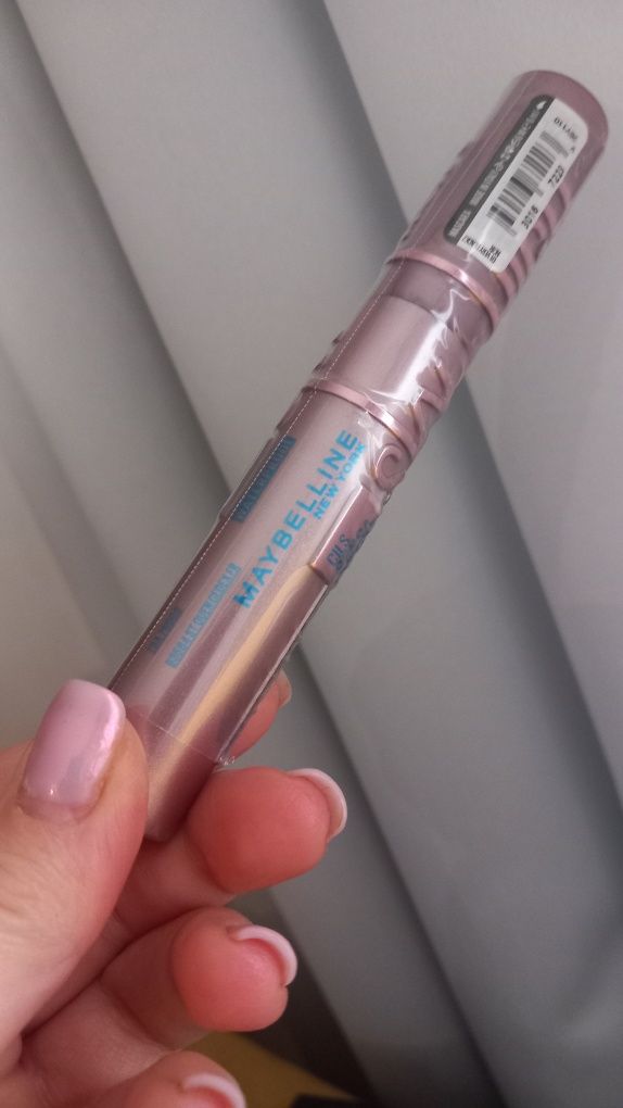 Nowy czarny wodoodporny tusz do rzęs maybelline sky High lash sensatio