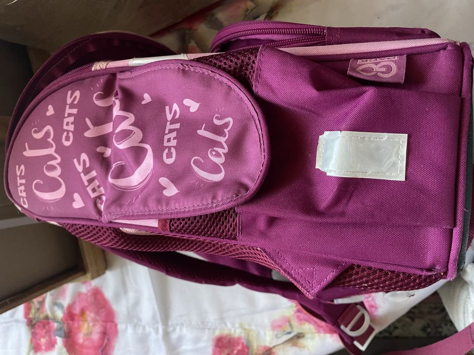 Шкільний портфель для дівчинки