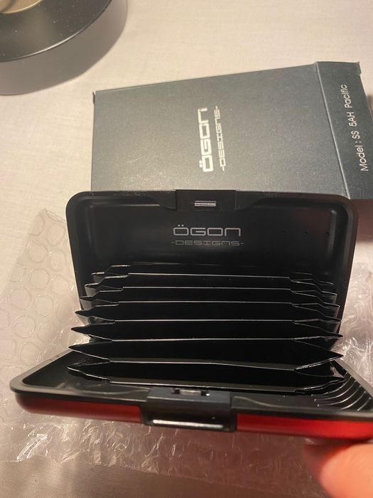 ÖGON - Porta-cartões anti roubo unissexo metálico cor cereja