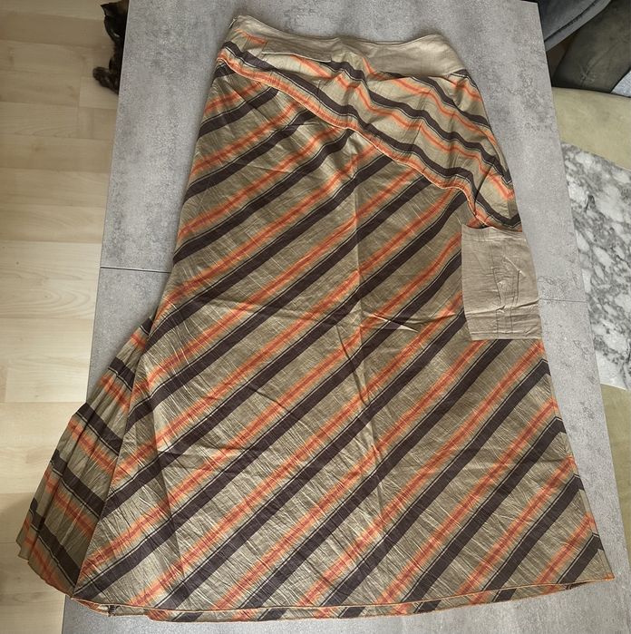 Długa asymetryczna spódnica