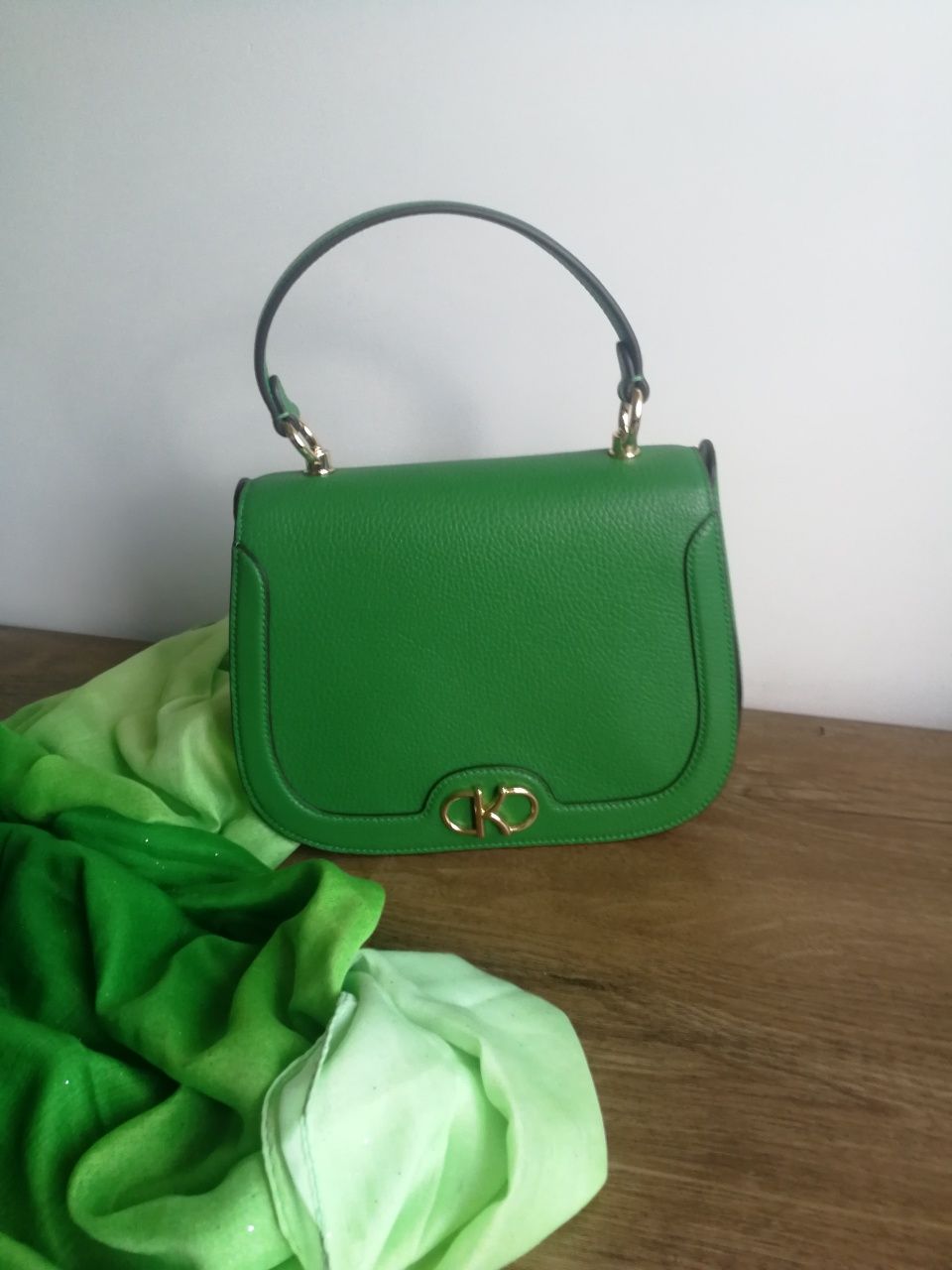 Elegancka oryginalna zielona torebka od Kate Spade New York hit 2024