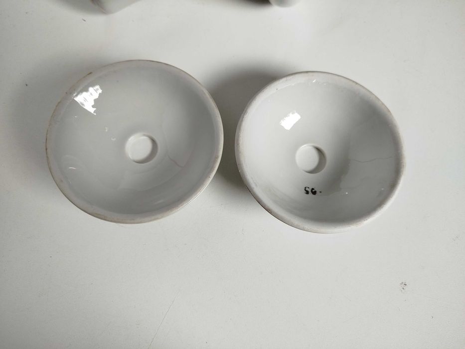 Porcelanowe elementy do starej lampki