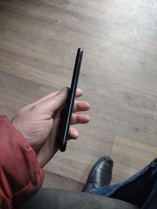 iPhone XR читайте описание