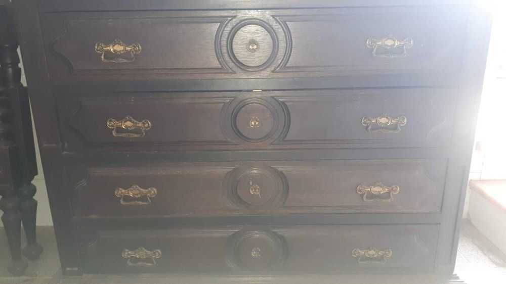 Quarto completo, com cama (sem colchão),