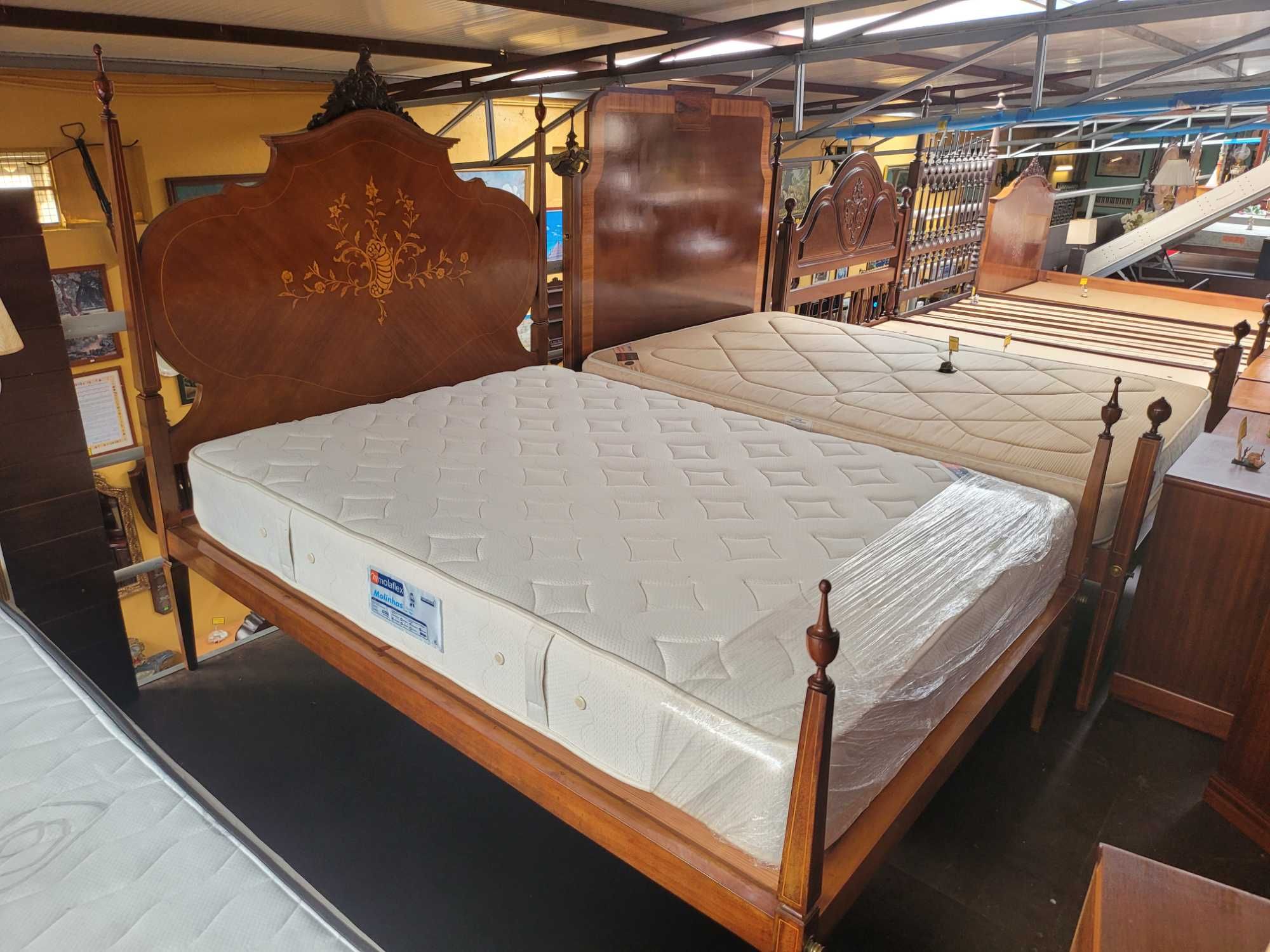 Cama antiga estilo D. Maria com excelente colchão Molaflex - Tudo em ó