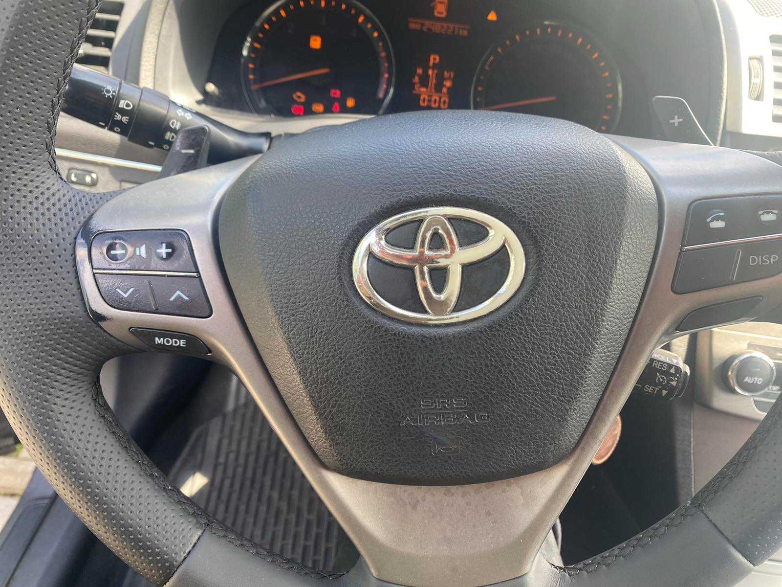 Toyot Avensis d4d автомат 2011