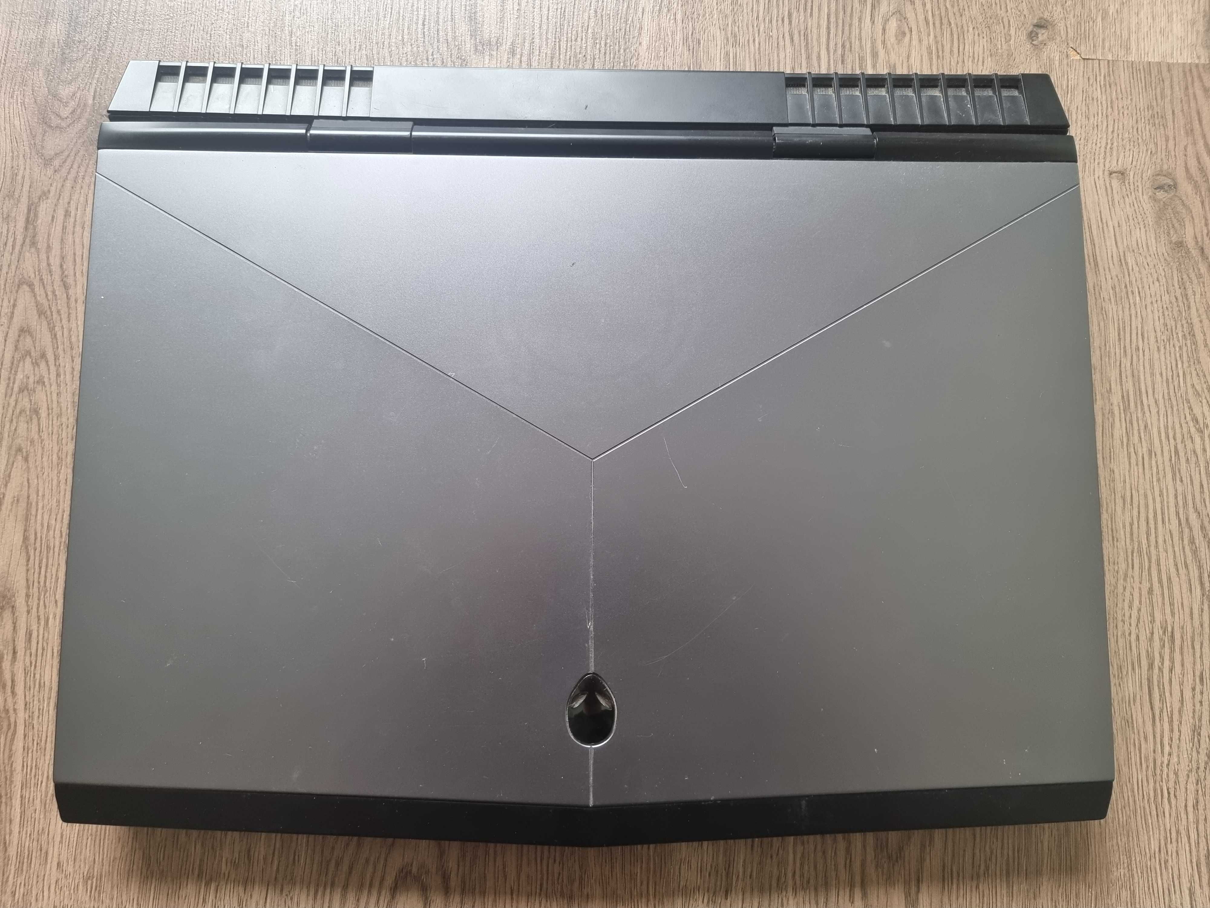 Ігровий ноутбук Dell Alienware 17 R5 (I7-8750H GTX1070 32DDR4)