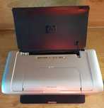 Drukarka mobilna atramentowa HP Deskjet 460, waga zaledwie 2,1kg.