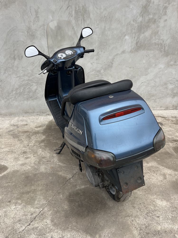 Скутер Piaggio Hexagon