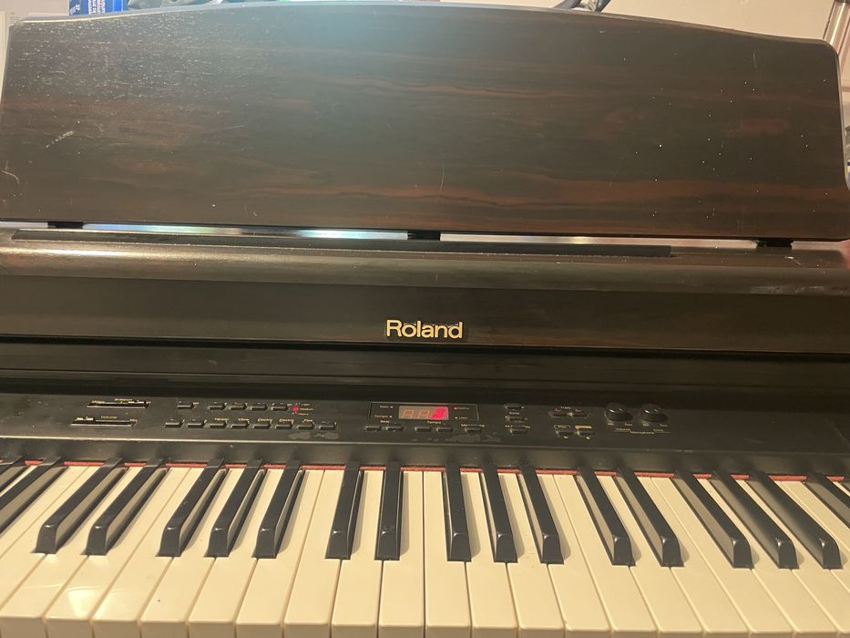 Pianino elektroniczne Roland HP530e.