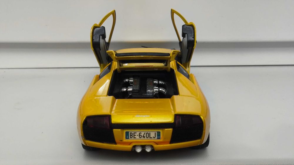 Модель, машинка Lamborghini Murcielago 1.24 Bburago