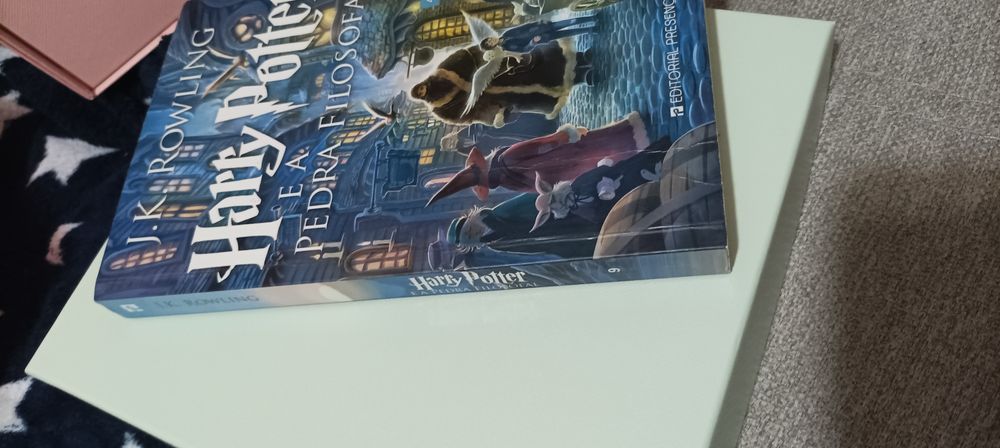 Livro Harry Potter e a pedra filosofal