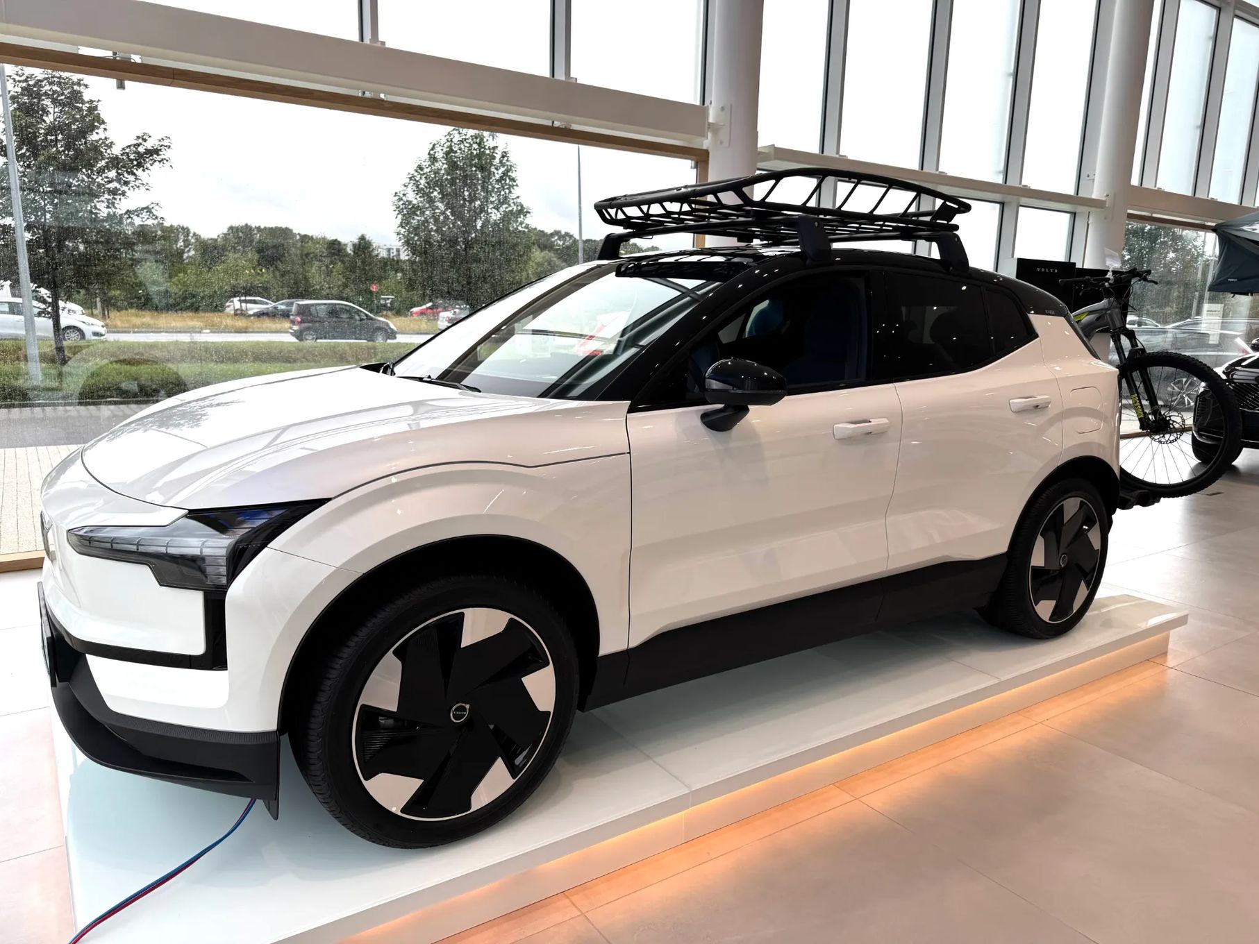 Volvo EX30 Single Motor Extended Range 272 KM CORE NOWY Dostępny od ręki