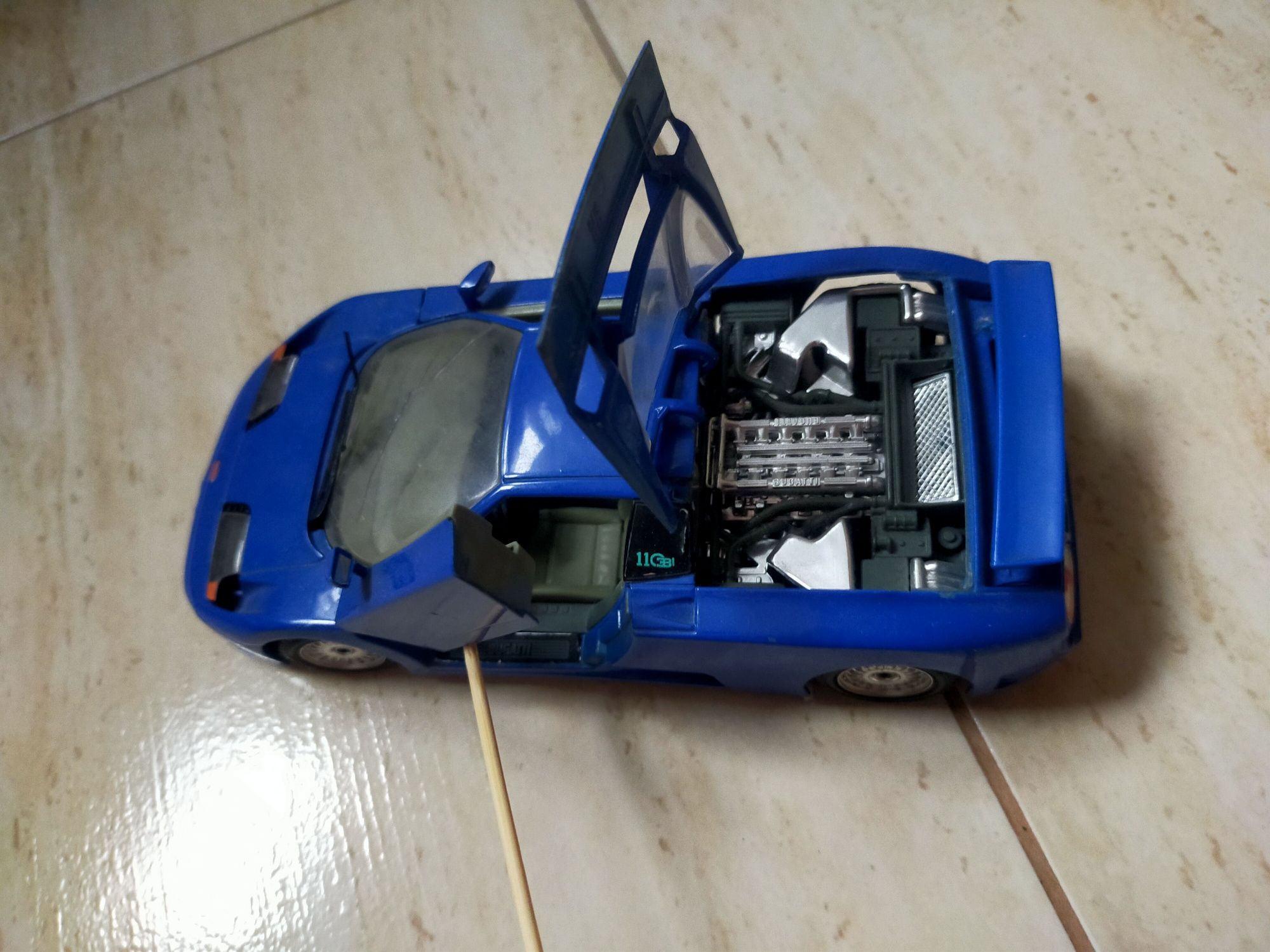 Bburago Burago Bugatti 11GB skala 1:25