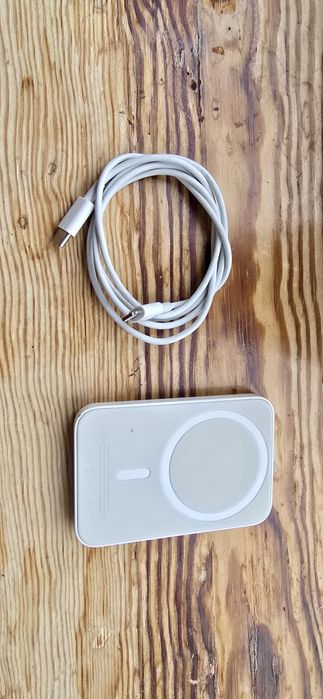Apple Iphone MagSafe PowerBank  battery pack