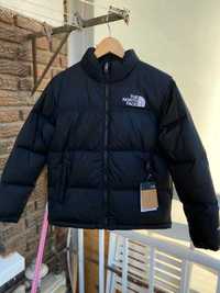 Czarny puchowy płaszcz The North Face Nuptse 1996 Rozmiar M 700