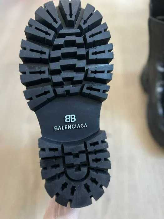 Стильні жіночі чоботи BALENCIAGA