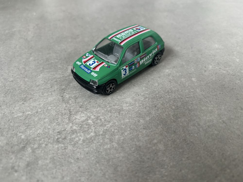 Model Bburago skala 1/43 Renault Clio Elf Pirelli Momo made in Italy