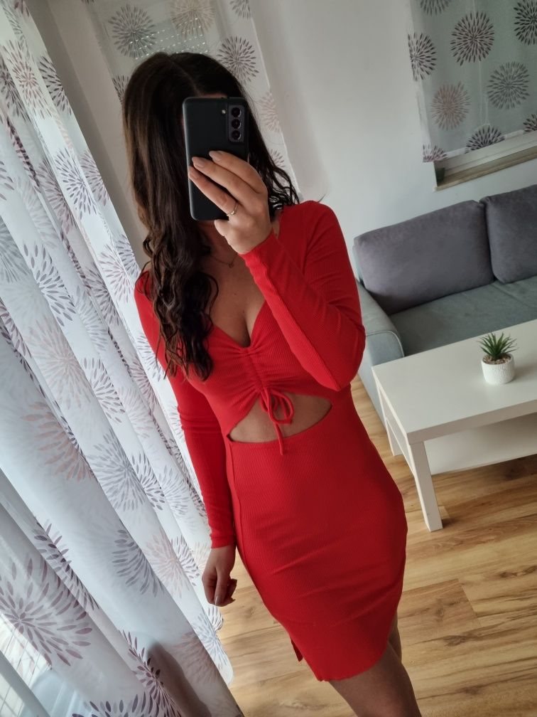 Czerwona prążkowana sexy sukienka na długi rękaw r. S