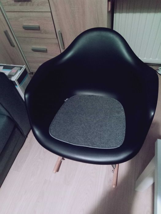 Nowoczesny fotel bujany