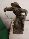 Figura bronze assinada