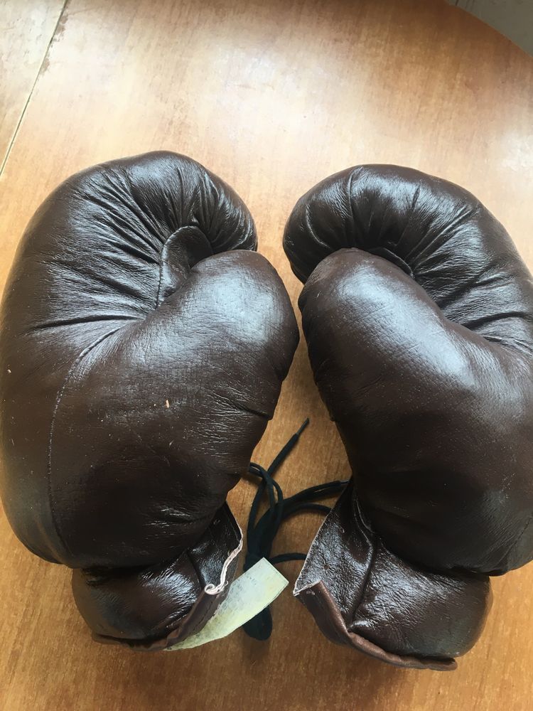 Боксерские кожаные перчатки новые СССР