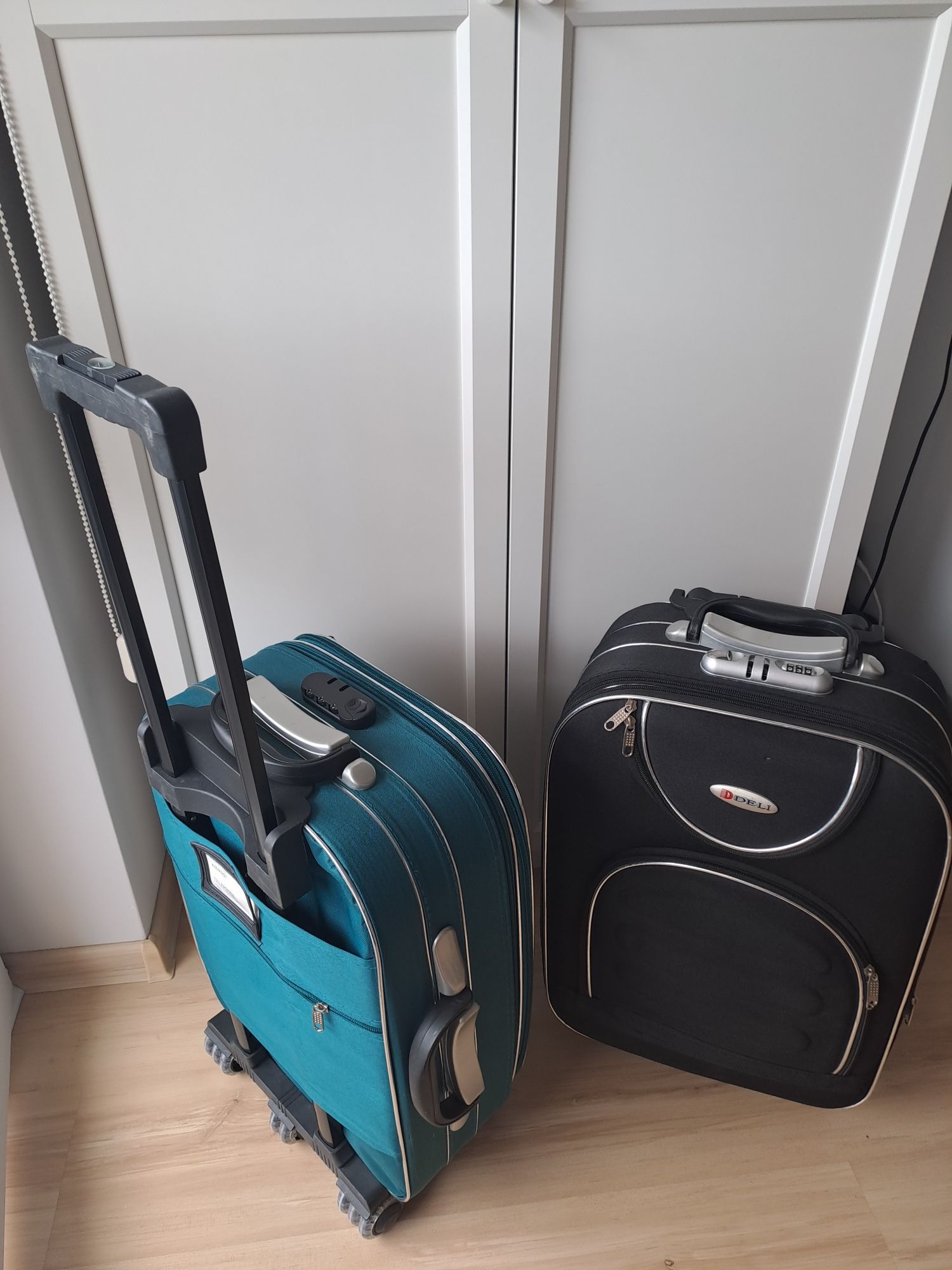 Komplet dwóch walizek podróżnych