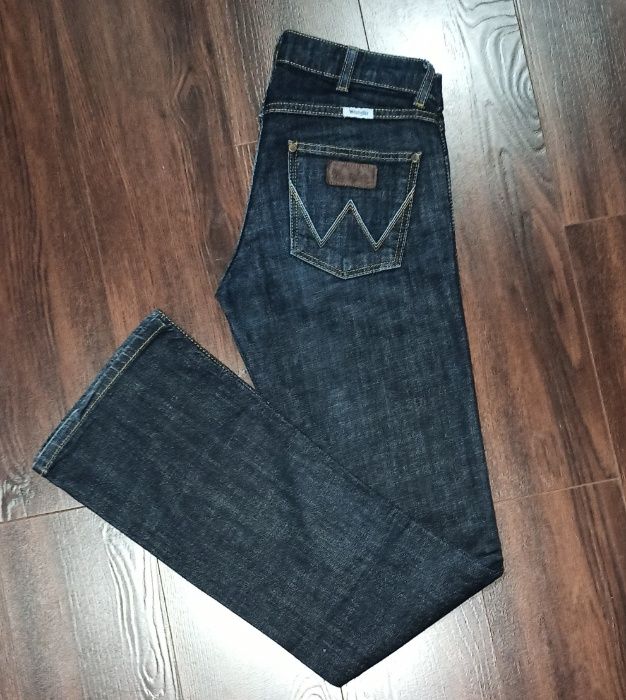 Джинсы прямые Wrangler W28 L34 Iris