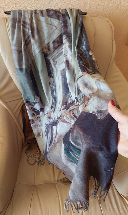 Продам жіночий шарф (палантин) з принтом