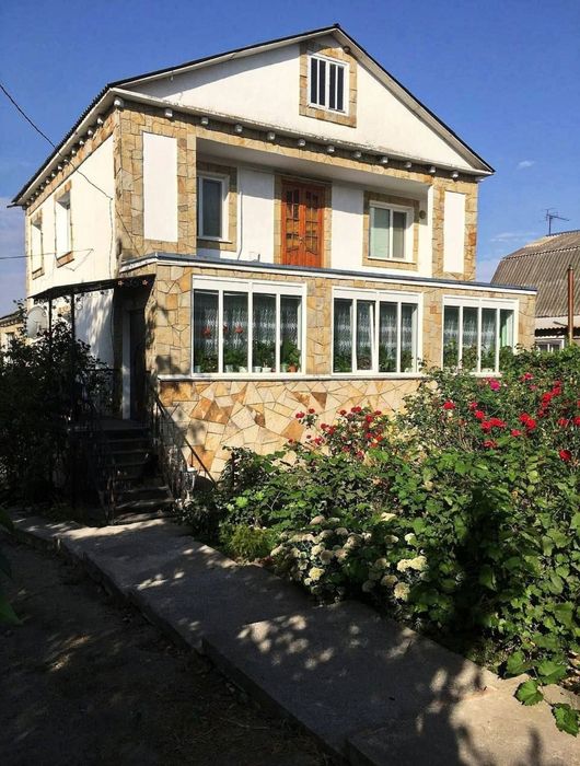 Будинок великий двоповерховий зі зручностями Вапнярка