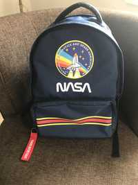 Plecak z napisem NASA