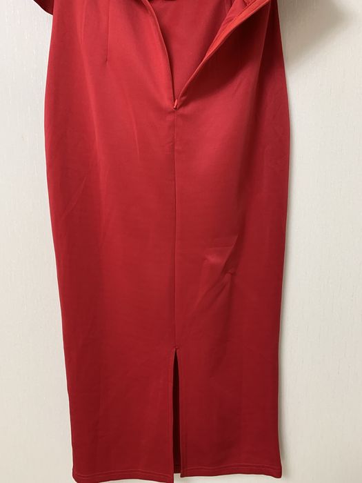 Нарядные красные платья