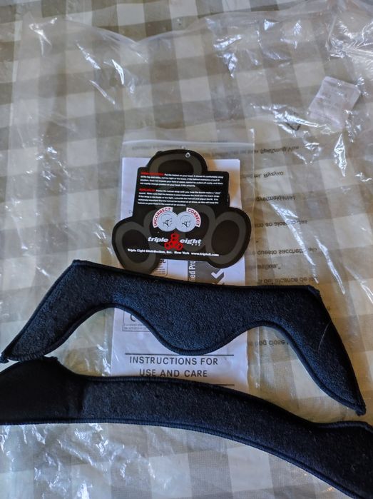 Шолом білий матовий, S/M, triple eight