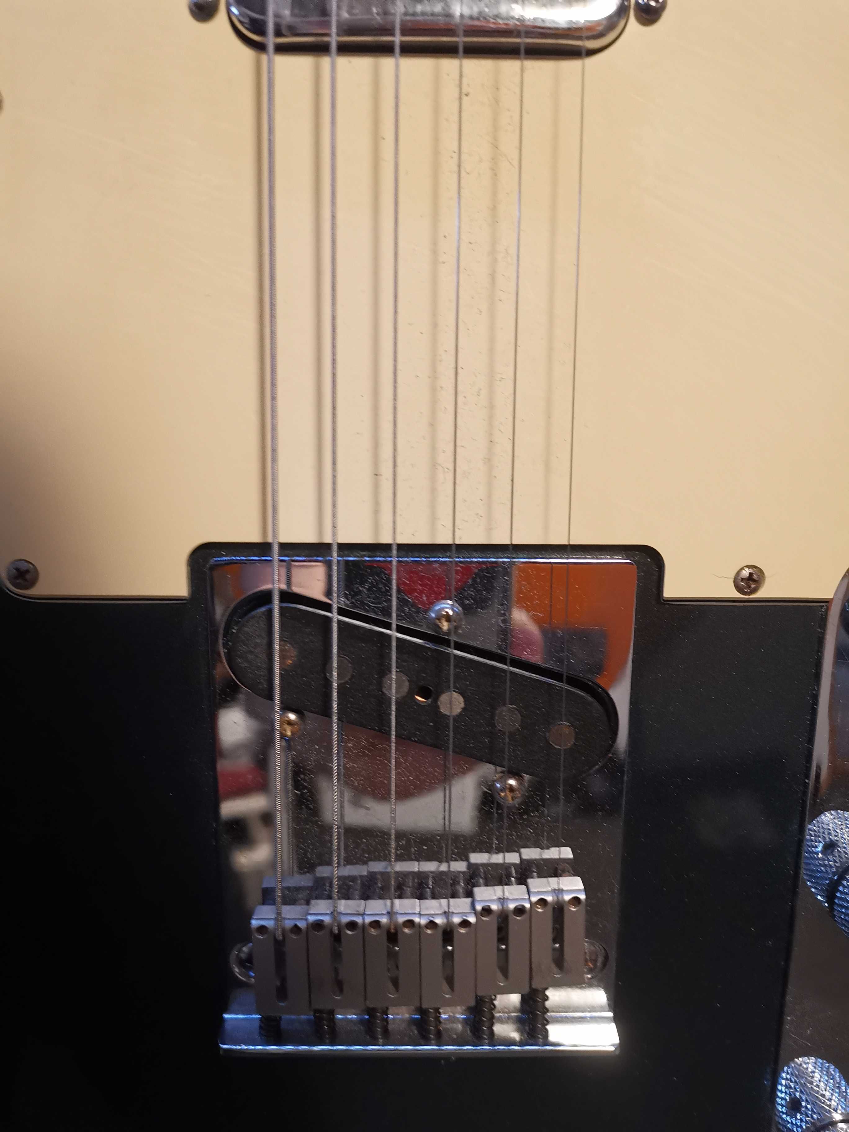 1983 Fender Telecaster E327124 oryginalny Hardcase.