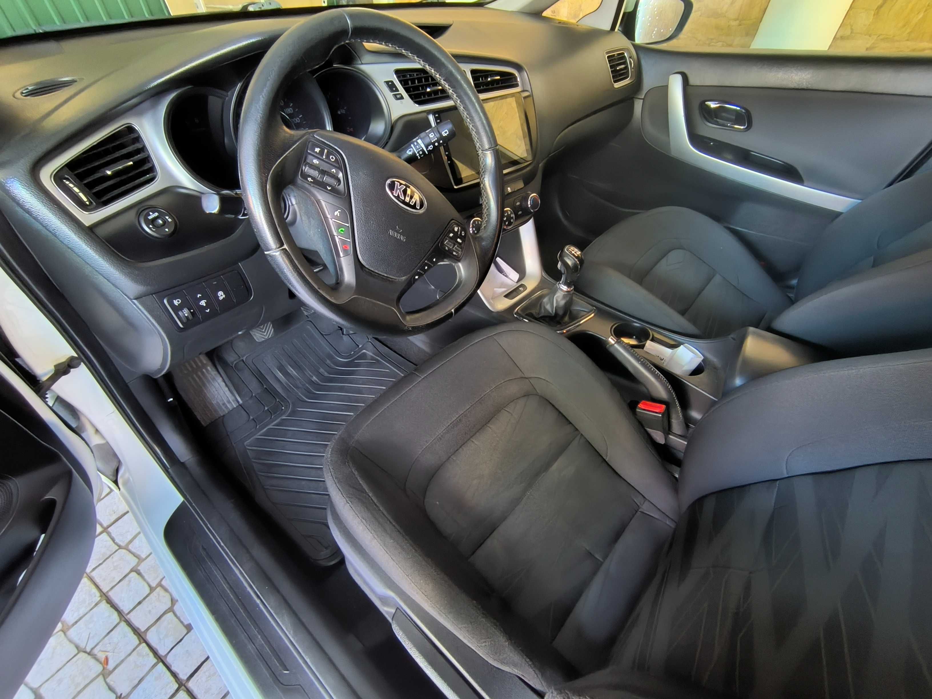 KIA CEED 1.6  IMPECAVEL edição more